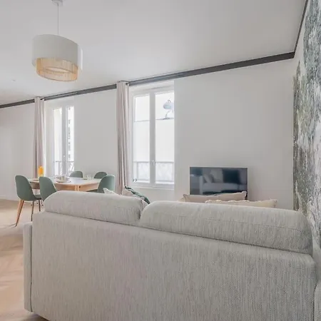 Apartment Mezzanine Coeur Du 11eme Arrondissement Paris
